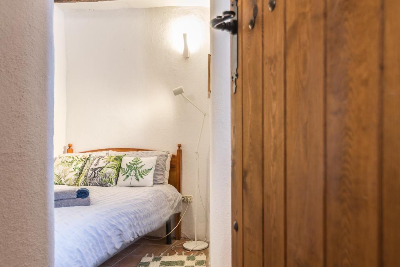 Casa Mundo - 16Th Century Traditional White Village House With Pool Pinos del Valle Екстер'єр фото